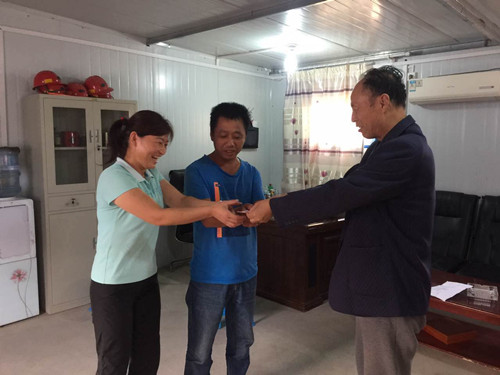 “金秋助學(xué)”，礦建二公司在行動(dòng)